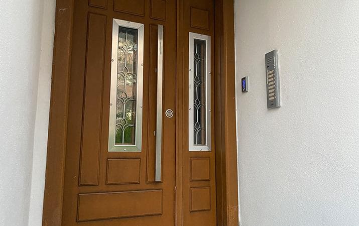 Çanakkale Kız Apart giriş kapısı ve interkom